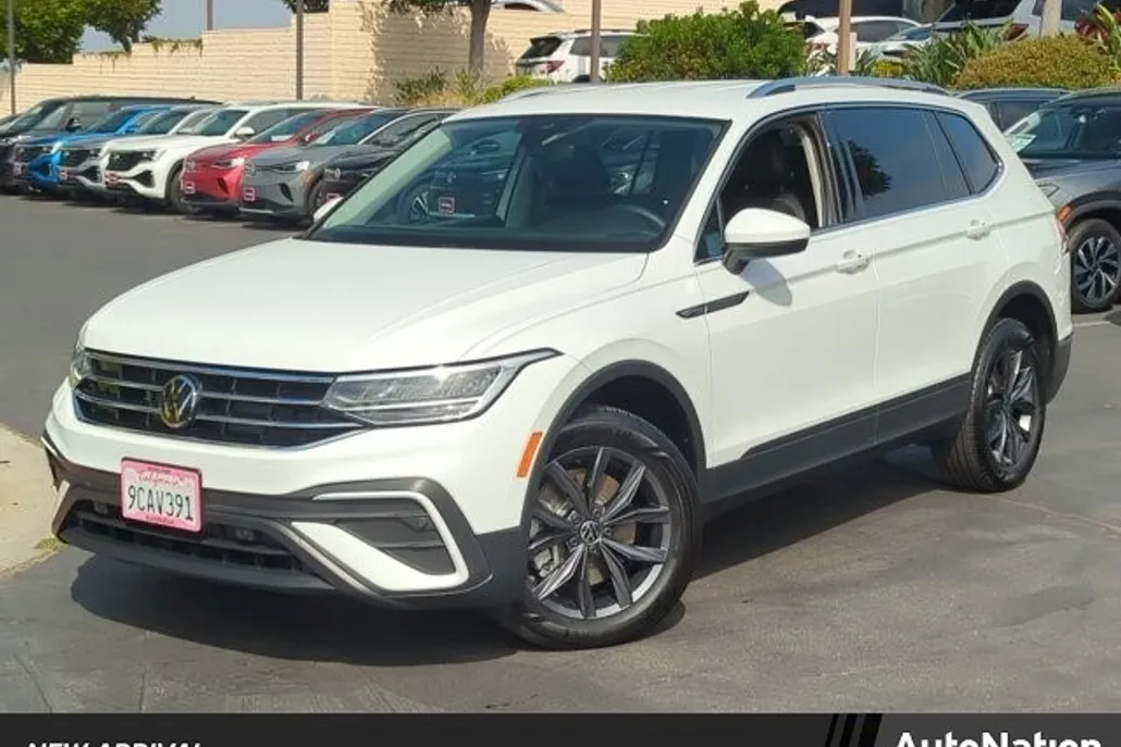 2022 Volkswagen Tiguan SE photo 1