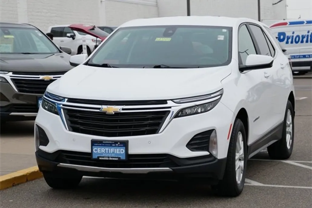 2024 Chevrolet Equinox LT photo 1