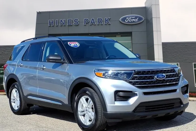 2023 Ford Explorer XLT photo 1