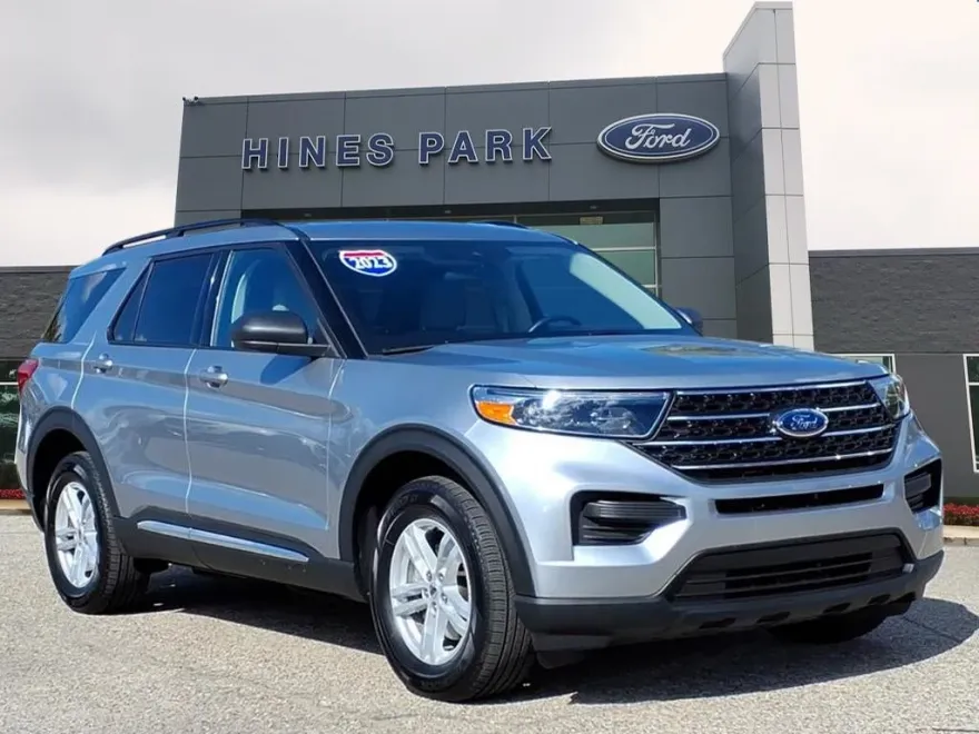 2023 Ford Explorer XLT photo 1