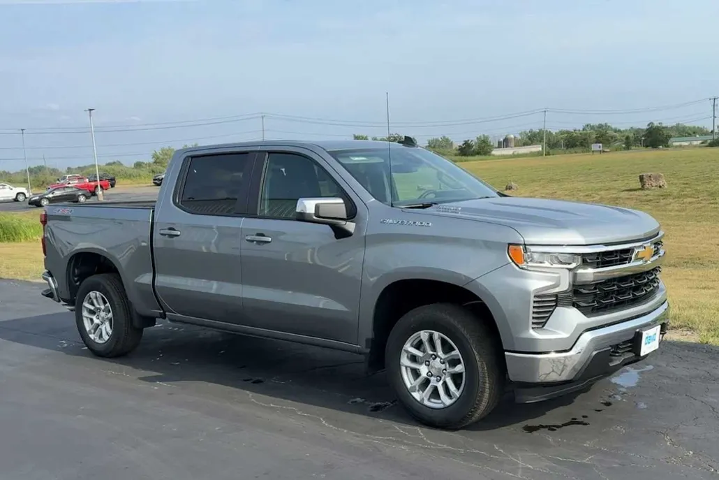 2026 Chevrolet Silverado 1500 LT photo 1