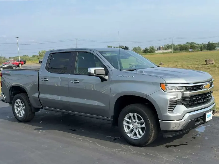 2026 Chevrolet Silverado 1500 LT photo 1