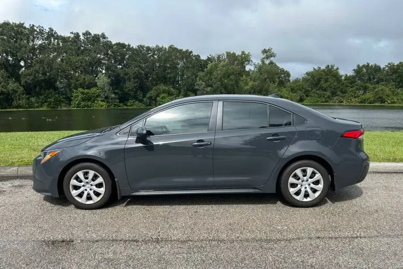 2024 Toyota Corolla LE photo 1