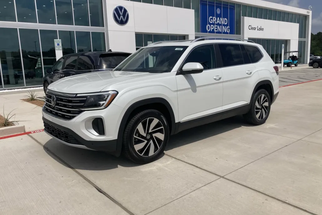 2025 Volkswagen Atlas SEL photo 1