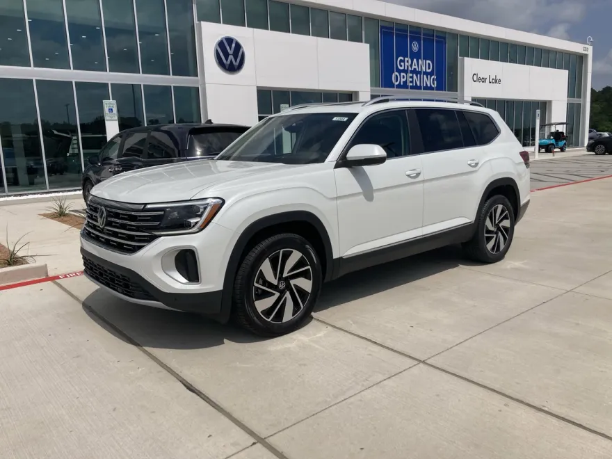 2025 Volkswagen Atlas SEL photo 1