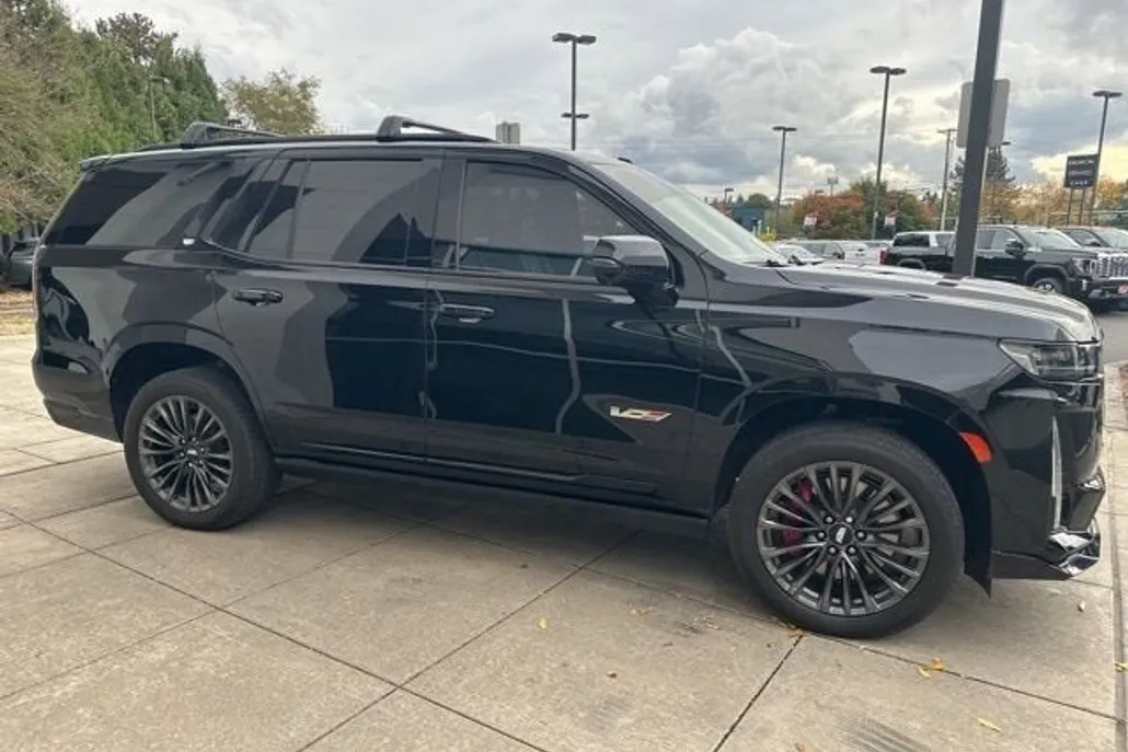 2023 Cadillac Escalade V-Series photo 1