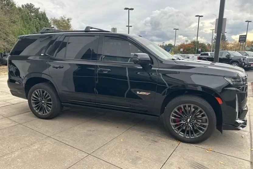 2023 Cadillac Escalade V-Series photo 1