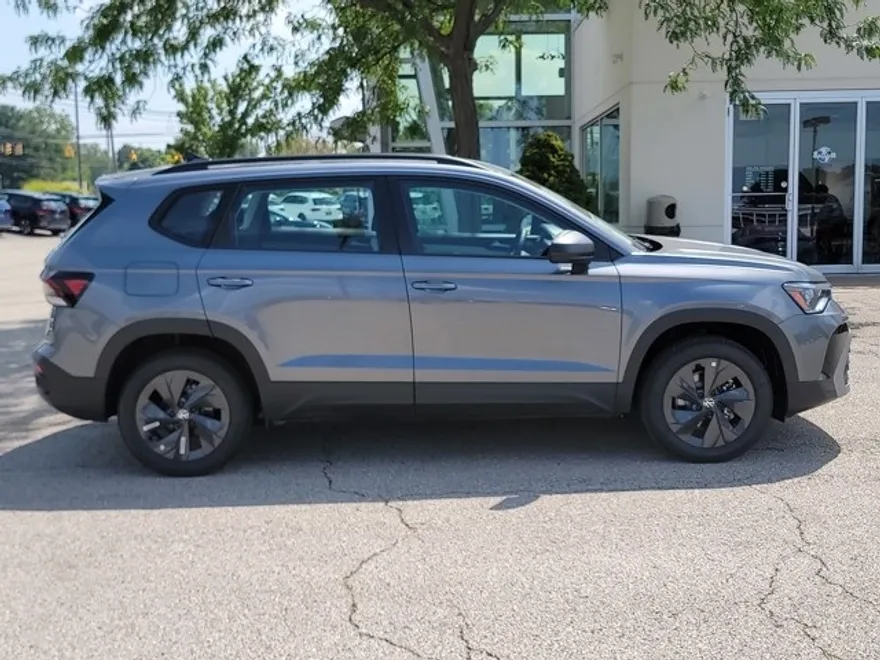 2025 Volkswagen Taos S photo 1