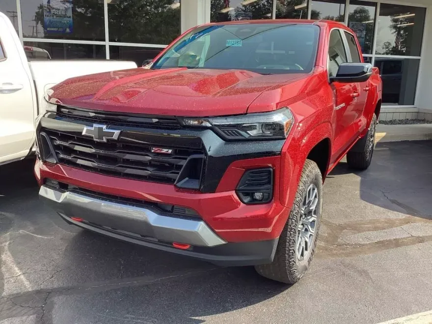 2025 Chevrolet Colorado Z71 photo 1