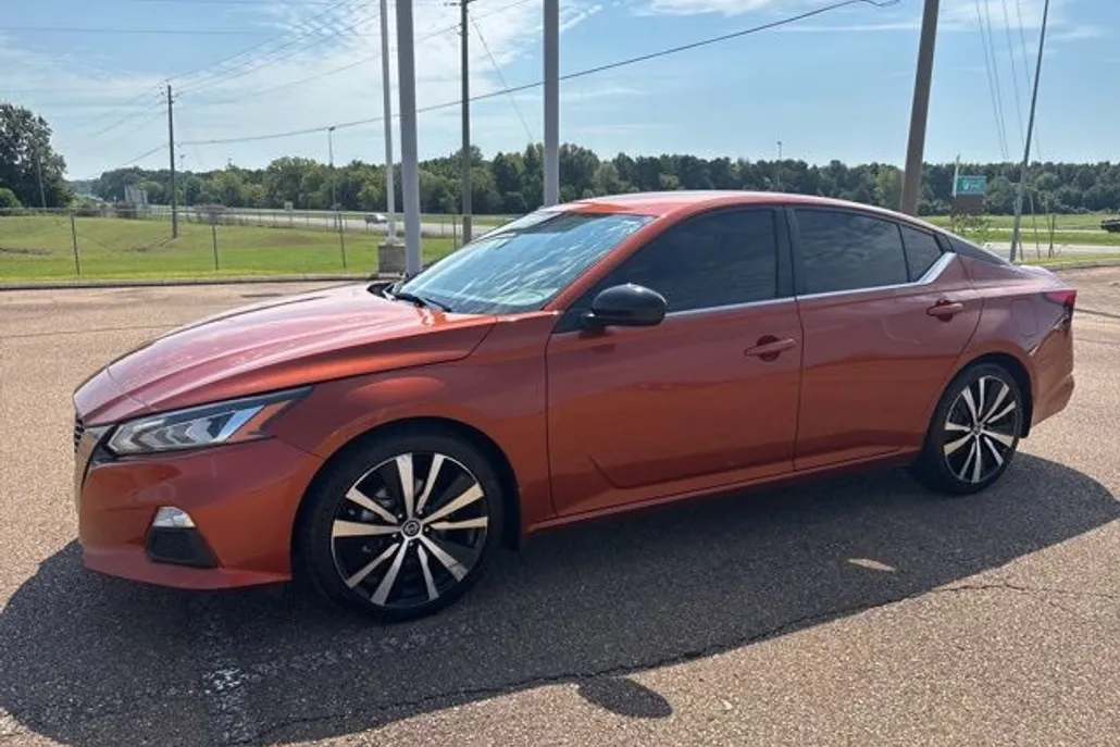 2022 Nissan Altima 2.5 SR photo 1