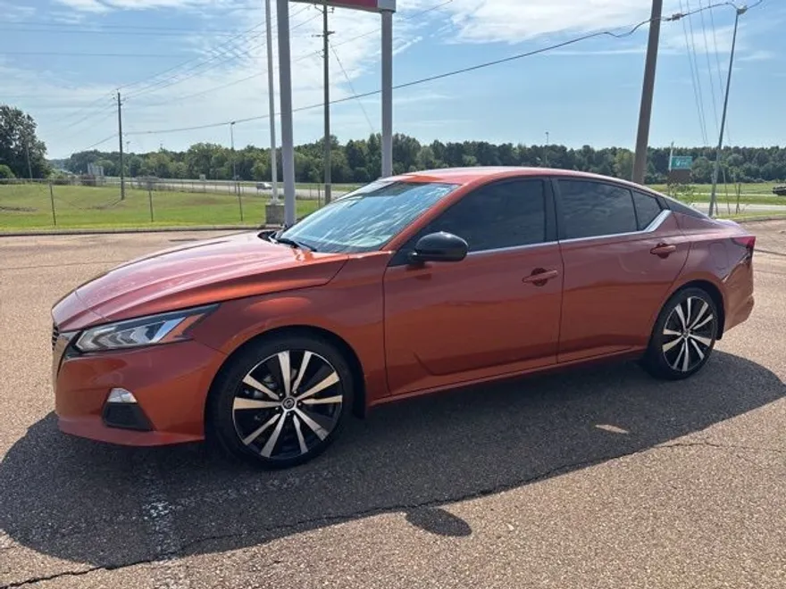 2022 Nissan Altima 2.5 SR photo 1