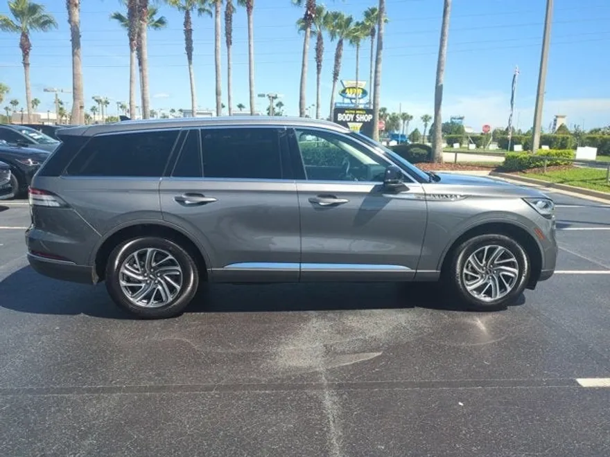 2023 Lincoln Aviator Standard photo 1
