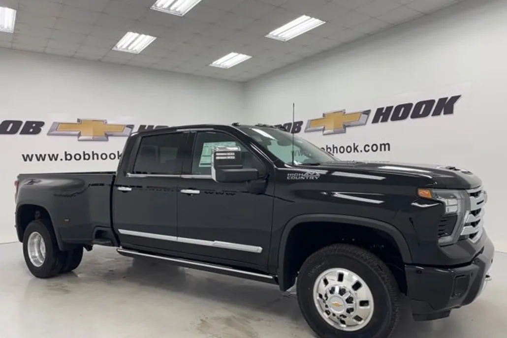 2025 Chevrolet Silverado 3500HD High Country photo 1