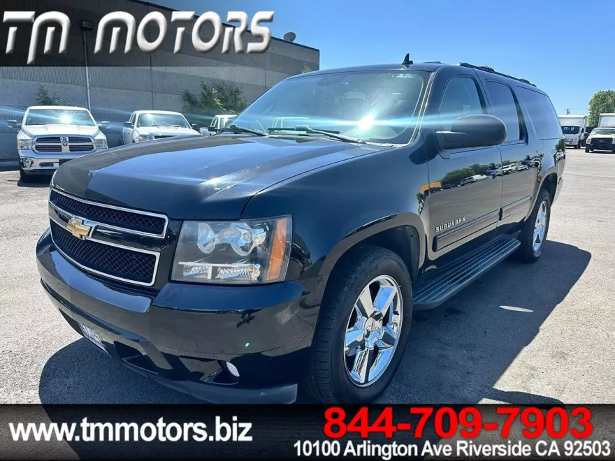 2011 Chevrolet Suburban LT photo 1