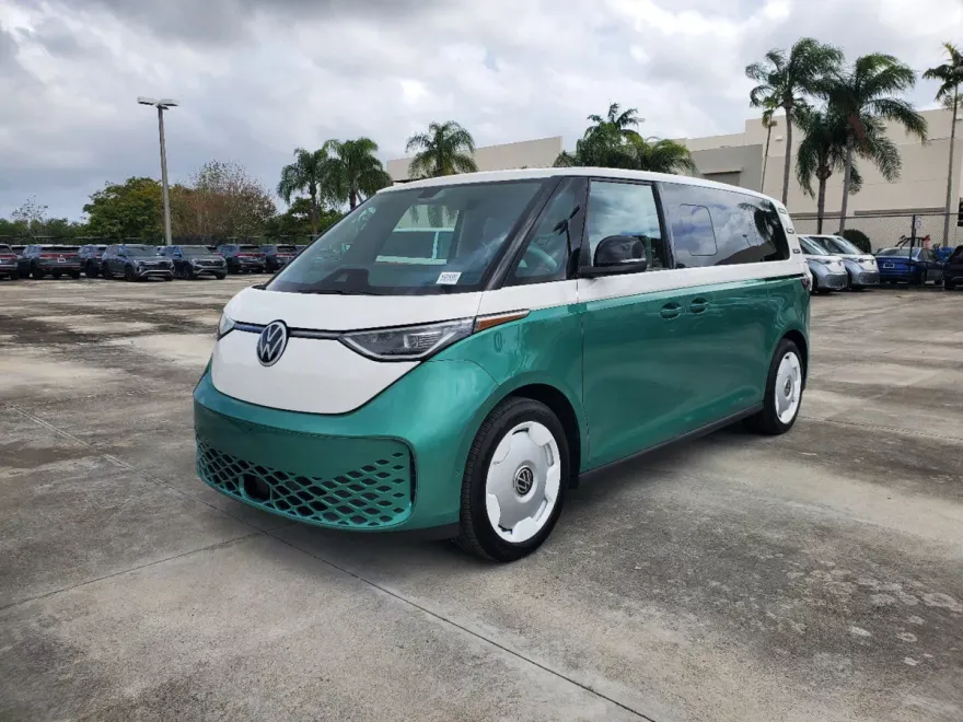 2025 Volkswagen ID. Buzz photo 1