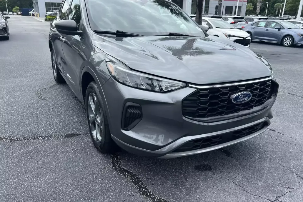 2024 Ford Escape ST-Line photo 1