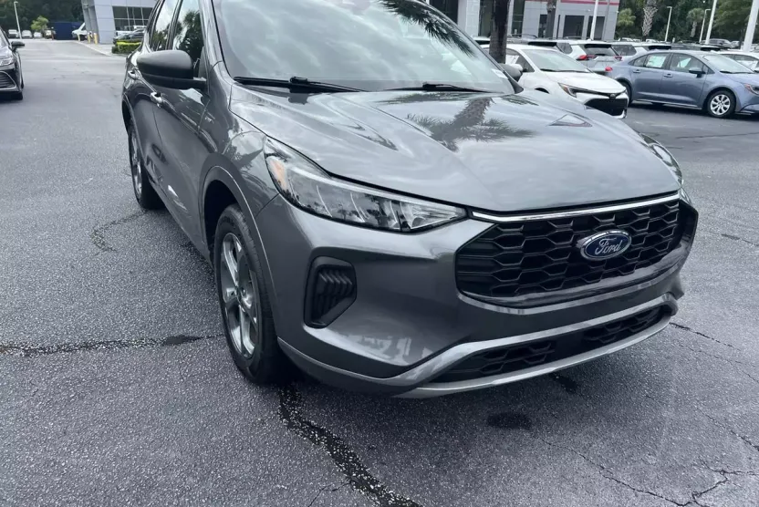 2024 Ford Escape ST-Line photo 1