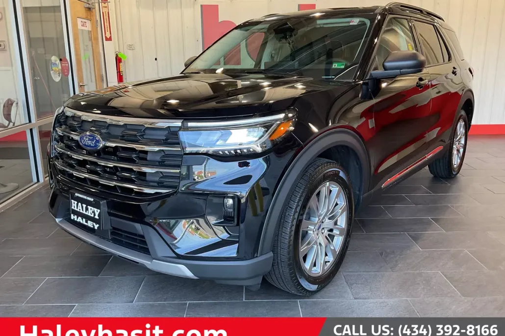 2025 Ford Explorer photo 1