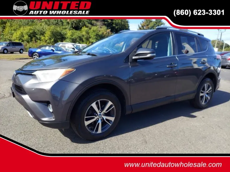 2016 Toyota RAV4 XLE photo 1