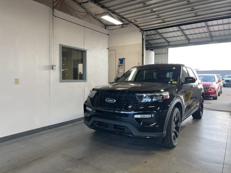 2022 Ford Explorer ST photo 1