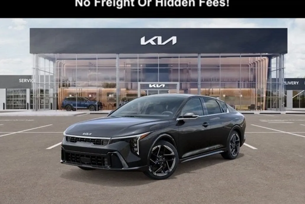 2025 Kia K4 GT-Line photo 1