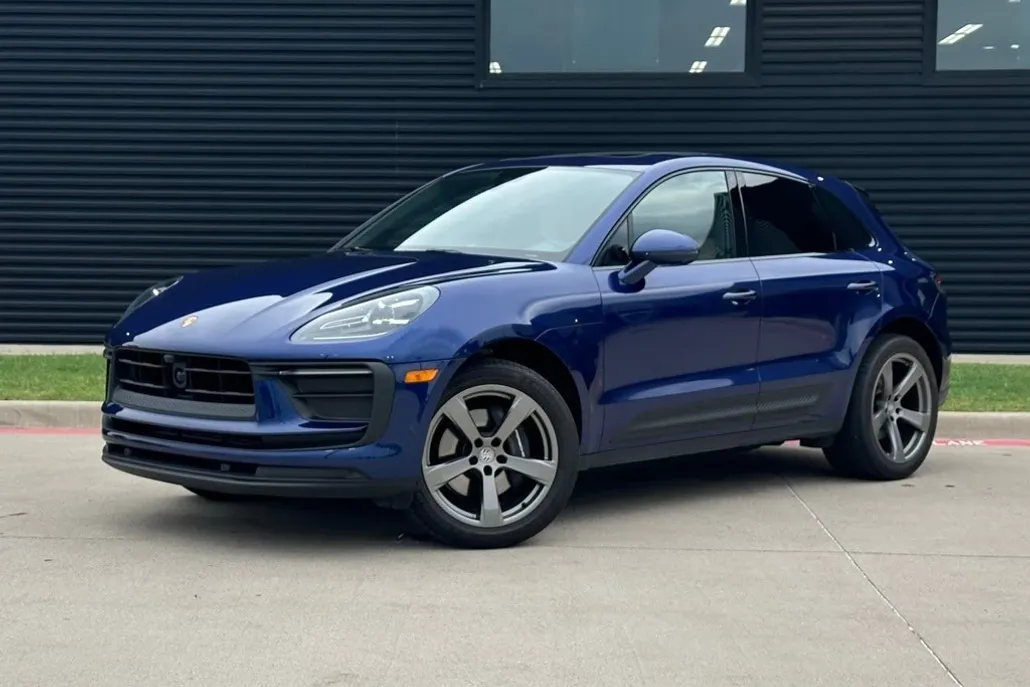 2025 Porsche Macan T photo 1