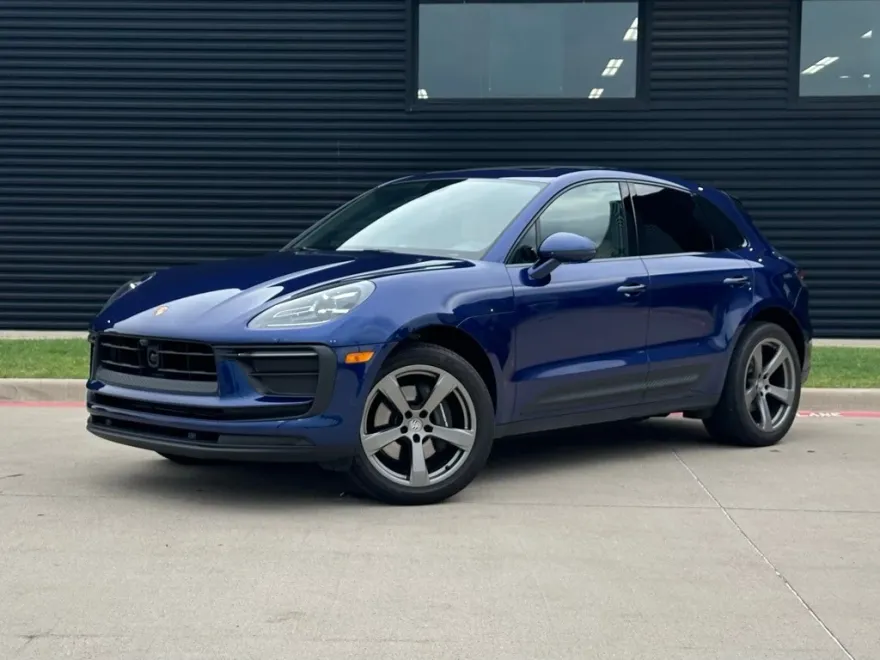 2025 Porsche Macan T photo 1