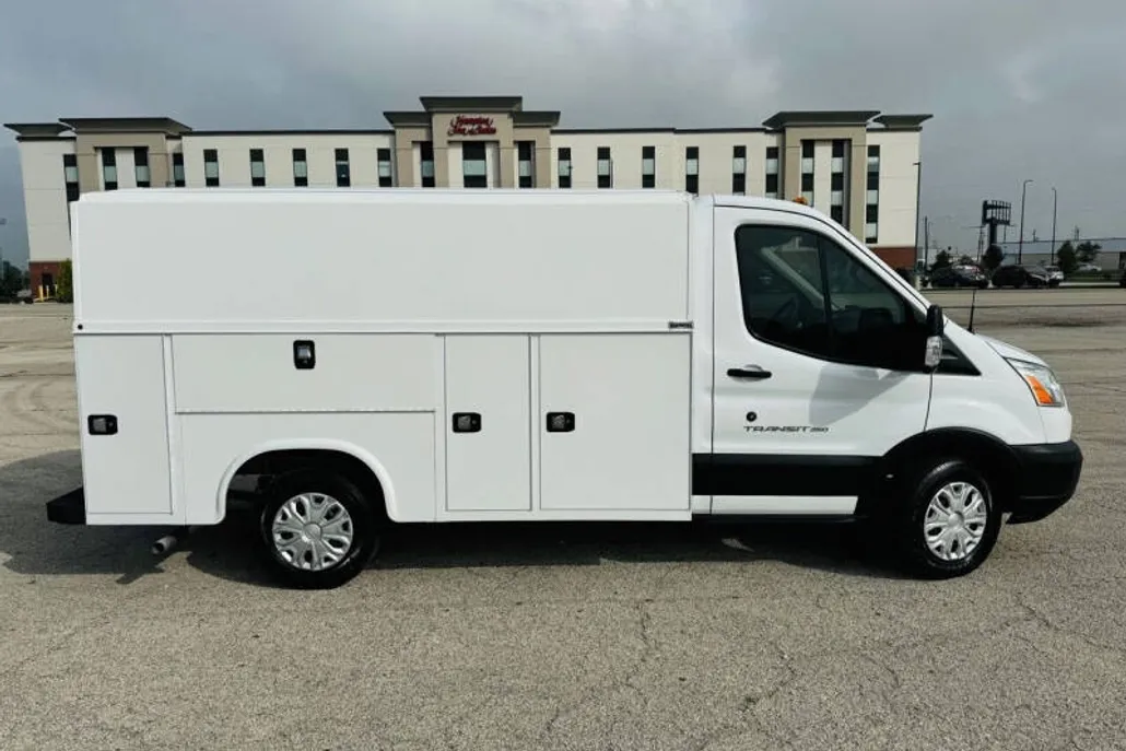 2019 Ford Transit Cutaway Chassis photo 1