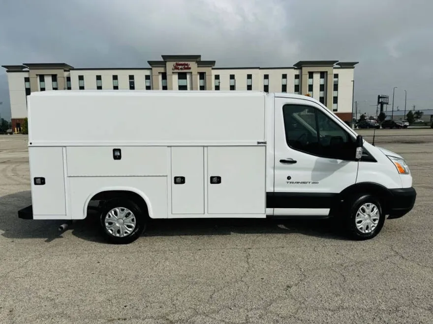 2019 Ford Transit Cutaway Chassis photo 1