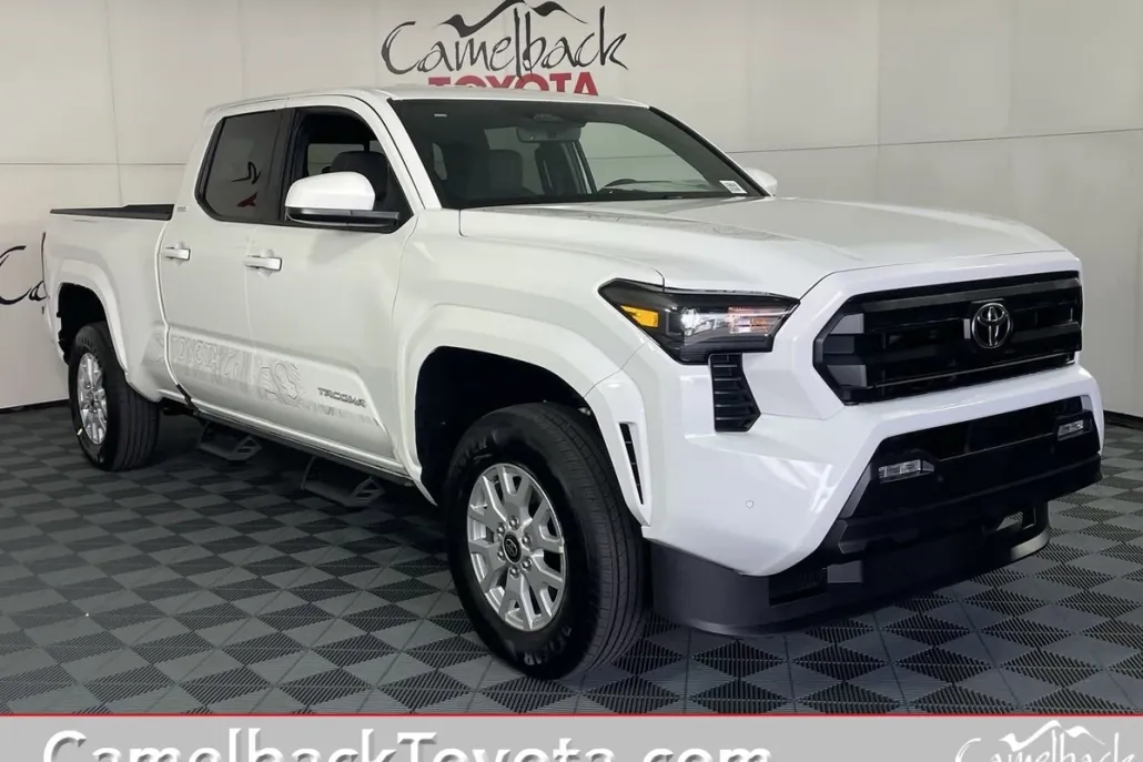 2025 Toyota Tacoma SR5 photo 1