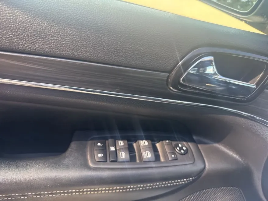 2021 Jeep Grand Cherokee Anniversary Edition photo 1