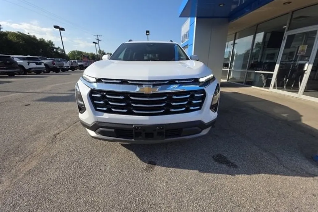 2025 Chevrolet Equinox LT photo 1