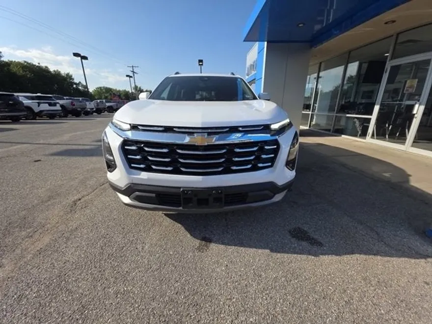 2025 Chevrolet Equinox LT photo 1