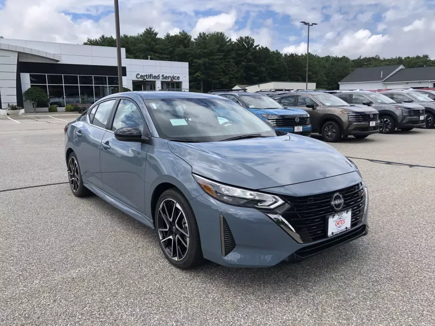 2025 Nissan Sentra SR photo 1