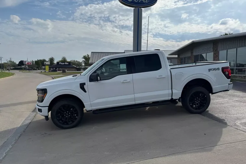 2025 Ford F-150 XLT photo 1