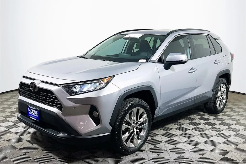 2021 Toyota RAV4 XLE Premium photo 1