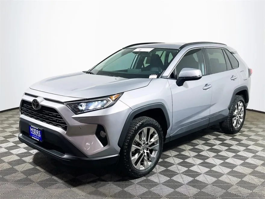 2021 Toyota RAV4 XLE Premium photo 1