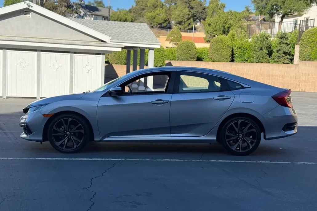 2020 Honda Civic Sport photo 1