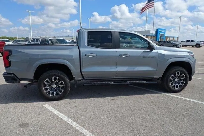 2023 Chevrolet Colorado LT photo 1