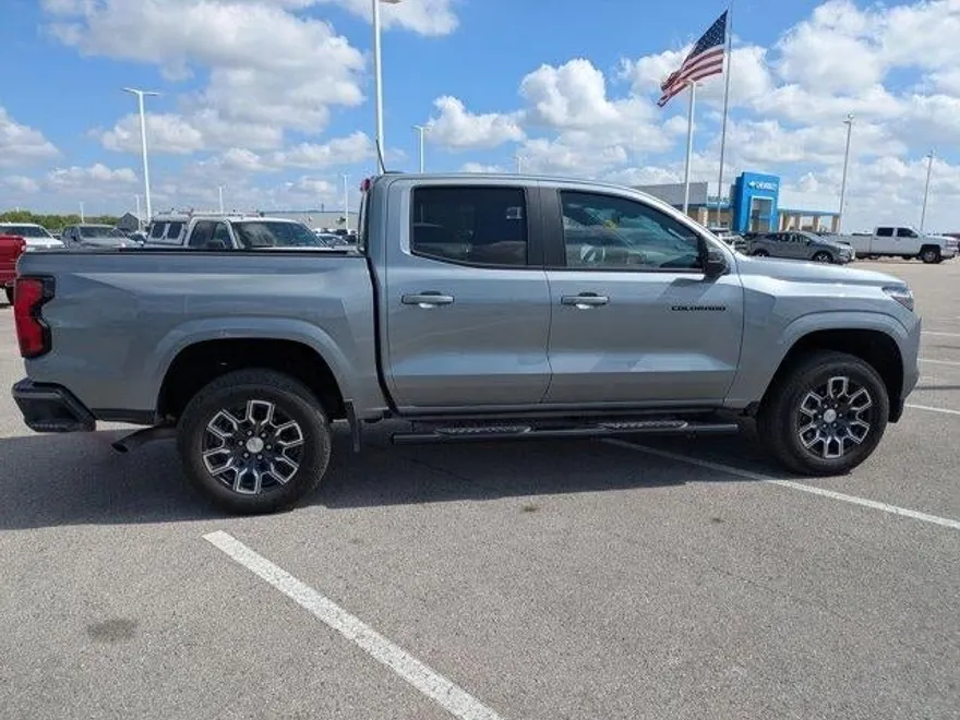 2023 Chevrolet Colorado LT photo 1