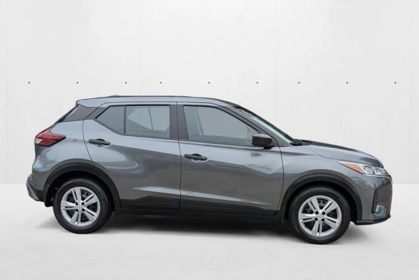 2021 Nissan Kicks S photo 1