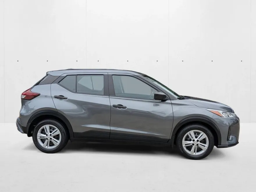 2021 Nissan Kicks S photo 1