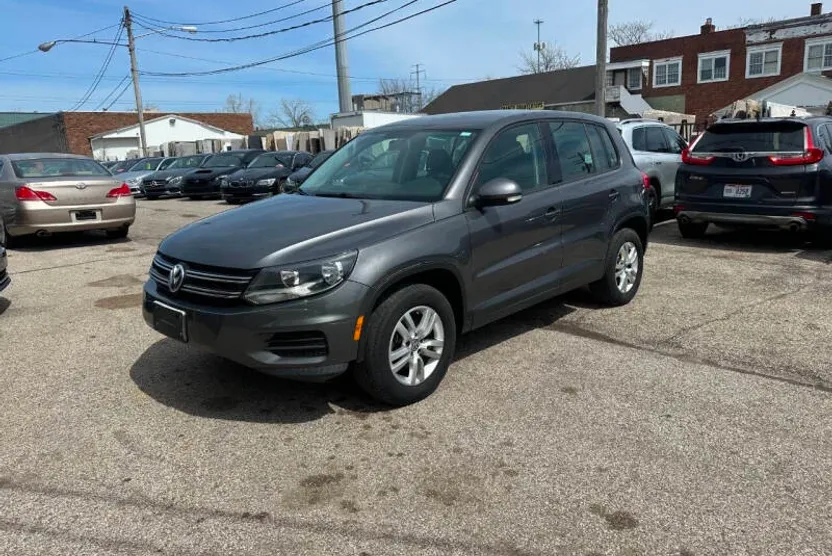 2013 Volkswagen Tiguan S photo 1