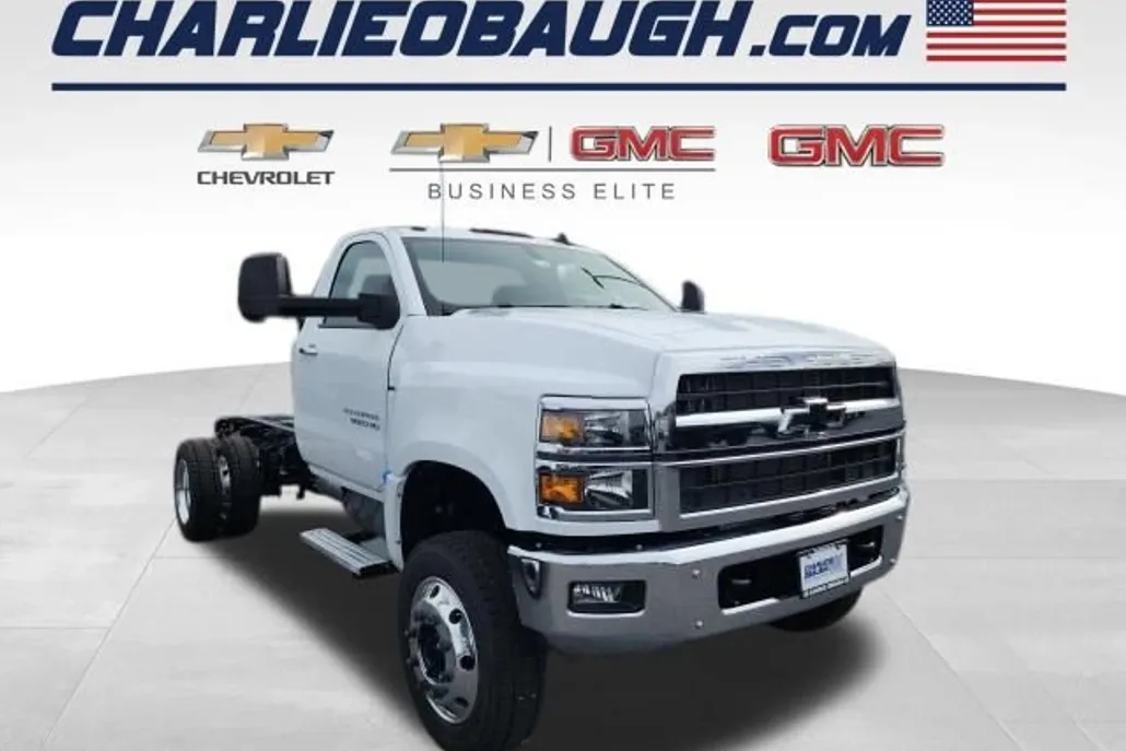 2024 Chevrolet Silverado 6500HD LT photo 1