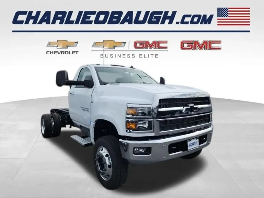 2024 Chevrolet Silverado 6500HD LT photo 1