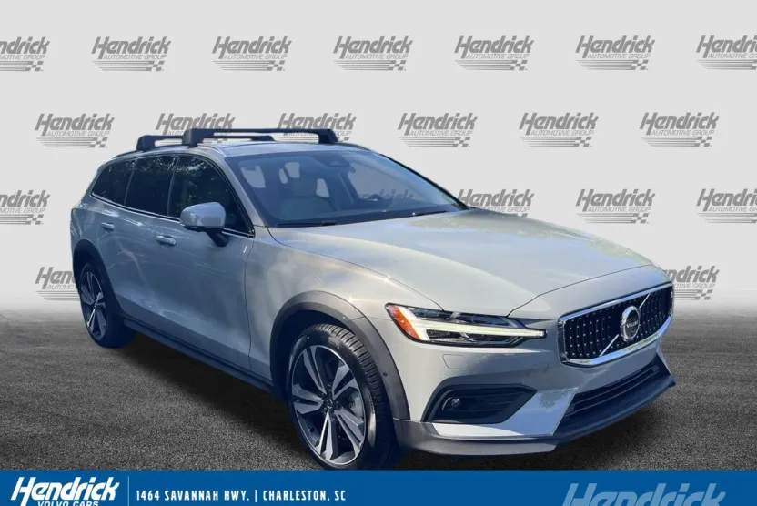 2026 Volvo V60 Cross Country B5 Plus photo 1
