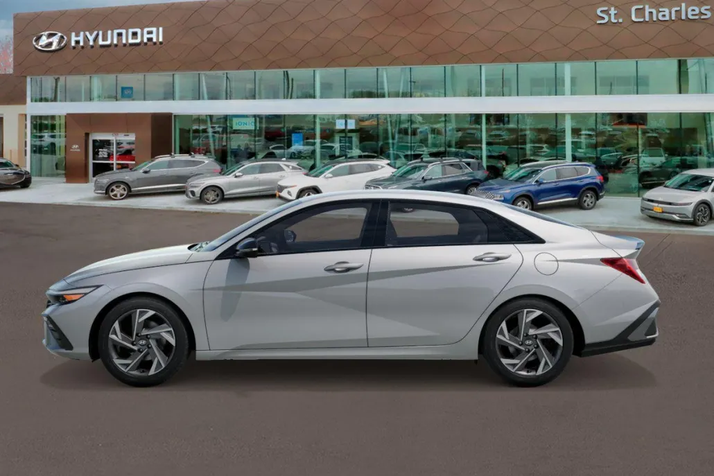 2025 Hyundai Elantra SEL Sport photo 1