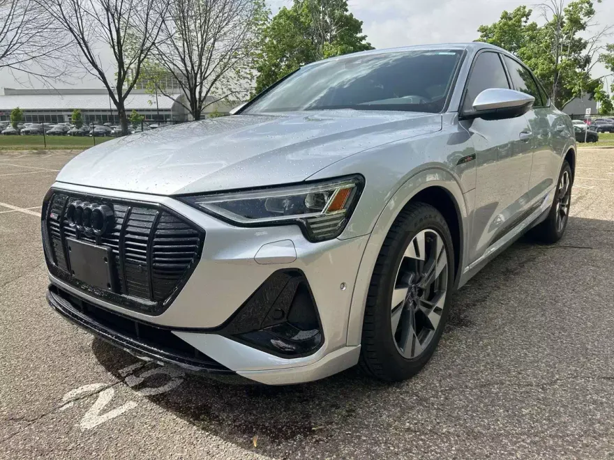 2023 Audi e-tron Sportback S line Premium photo 1