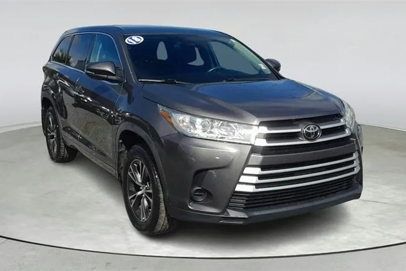 2018 Toyota Highlander LE Plus photo 1