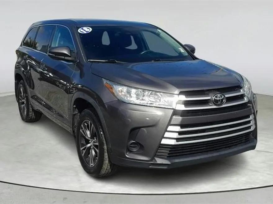 2018 Toyota Highlander LE Plus photo 1